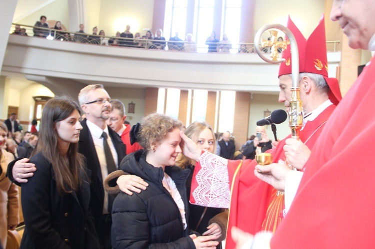 Bierzmowanie w parafii św. Jana Pawła II w Nowym Sączu