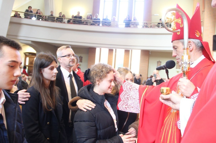 Bierzmowanie w parafii św. Jana Pawła II w Nowym Sączu