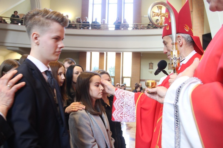 Bierzmowanie w parafii św. Jana Pawła II w Nowym Sączu