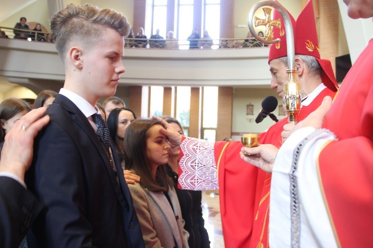 Bierzmowanie w parafii św. Jana Pawła II w Nowym Sączu