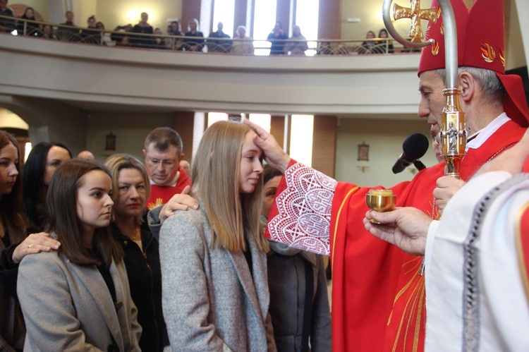 Bierzmowanie w parafii św. Jana Pawła II w Nowym Sączu