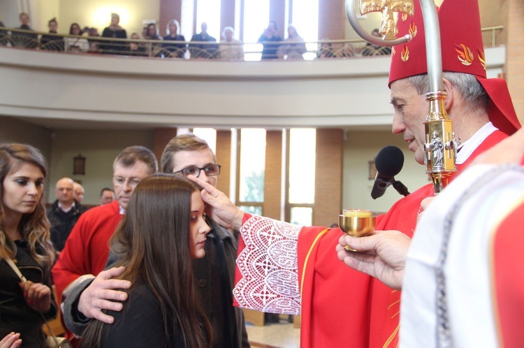 Bierzmowanie w parafii św. Jana Pawła II w Nowym Sączu