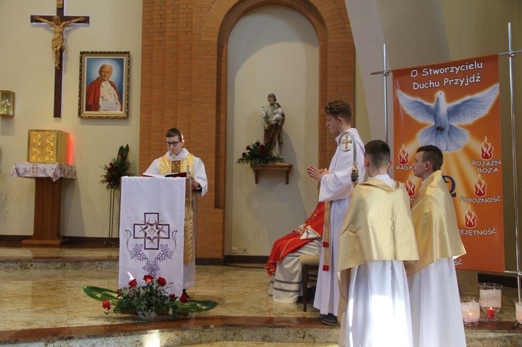 Bierzmowanie w parafii św. Jana Pawła II w Nowym Sączu