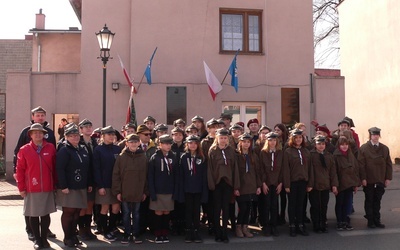 Pamięć bohaterów uczcili m.in. harcerze.