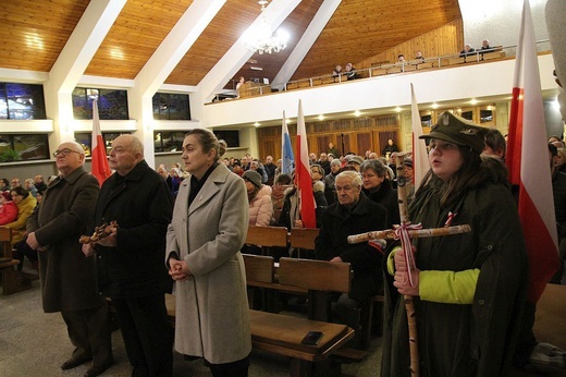 Przekazanie ryngrafu ks. mjr. Rudolfa Marszałka parafii w Bystrej Krakowskiej