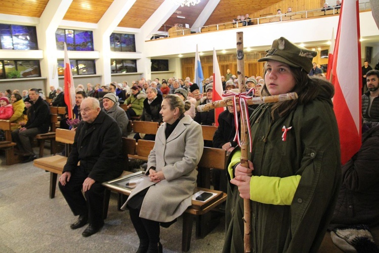 Przekazanie ryngrafu ks. mjr. Rudolfa Marszałka parafii w Bystrej Krakowskiej