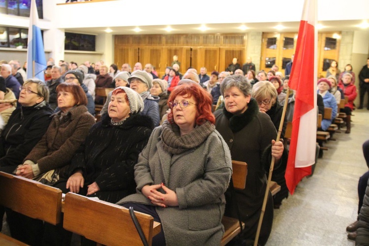 Przekazanie ryngrafu ks. mjr. Rudolfa Marszałka parafii w Bystrej Krakowskiej