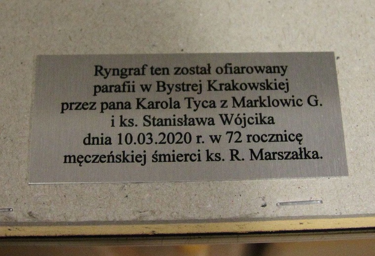 Przekazanie ryngrafu ks. mjr. Rudolfa Marszałka parafii w Bystrej Krakowskiej