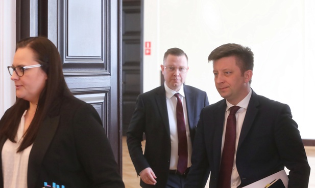 Czy rząd rozważa zamknięcie granic?