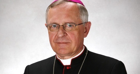 Biskup Edward Dajczak ogłasza dyspensę od uczestnictwa we Mszy św. niedzielnej