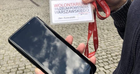 "Zadzwoń do dziadka”. Muzeum Powstania Warszawskiego uruchamia telefoniczny dyżur