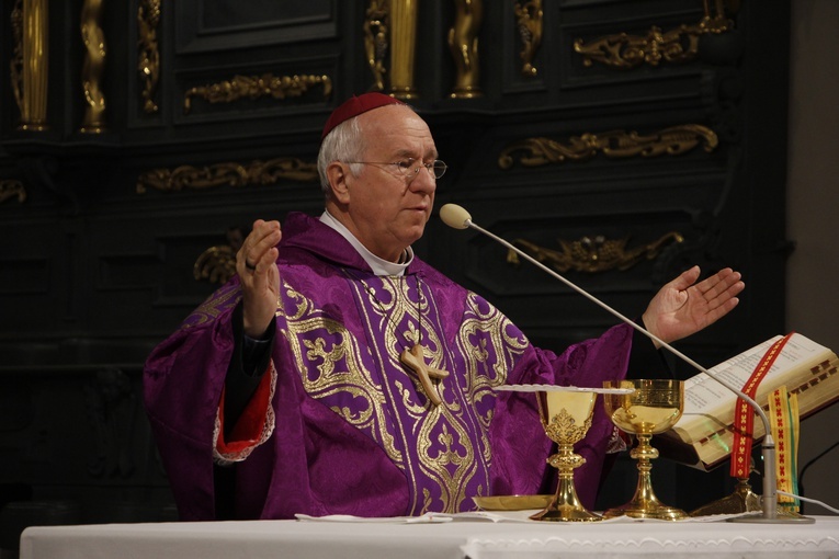 Bp Andrzej F. Dziuba prosi wiernych o zachowanie szczególnej ostrożności i spokoju a także o modlitwę. 