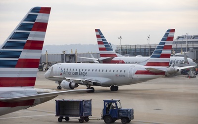 Chaos i długie kolejki na międzynarodowych lotniskach w USA