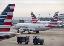 Chaos i długie kolejki na międzynarodowych lotniskach w USA