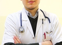 ▲	Tomek pracuje jako lekarz. 