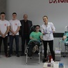 ▼	Podczas poboru krwi panowała dobra atmosfera, jak uważają młodzi dawcy. Na zdjęciu z (od lewej): Bogusławem Brykałą, opiekunem klubu, Andrzejem Brockim, dyrektorem ZSP, i Katarzyną Błaszczyk, szefową RCKiK w Płocku.
