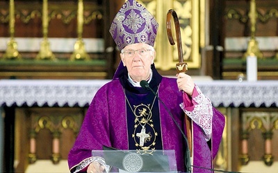 ▲	Biskup Ignacy Dec w czasie jednej z wielkopostnych liturgii.