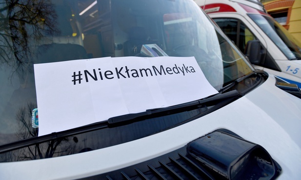 Kłamstwo może sparaliżować pracę ratowników medycznych; ruszyła akcja #NieKłamMedyka