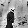 Bp Karol Wojtyła na ateńskim Akropolu w 1946 r.