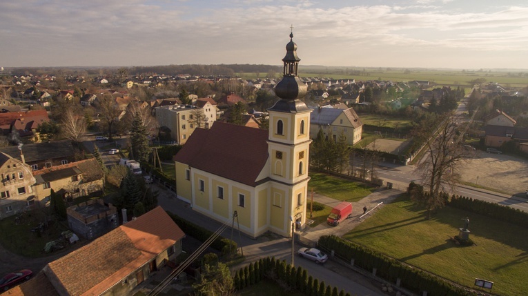 Transmisja Mszy świętej z parafii pw. św. Michała Archanioła w Długołęce