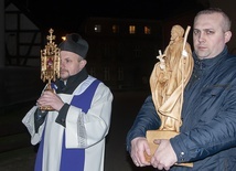 Św. Andrzej Bobola na pustych ulicach. Złocieniec modli się o oddalenie pandemii 