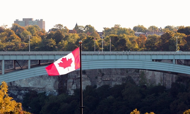 Kanada w nocy z piątku na sobotę zamyka granicę z USA