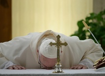 Papież mówi o "rozpaczliwej sytuacji", ale podkreśla, że "Bóg przekazuje nam męstwo i bliskość"