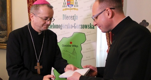 Diecezja przekazała wsparcie finansowe dla hospicjów i oddziałów zakaźnych