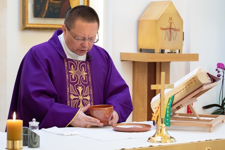 Abp Ryś: Jutro pozostajemy w domach i przeżywamy Eucharystię w domach