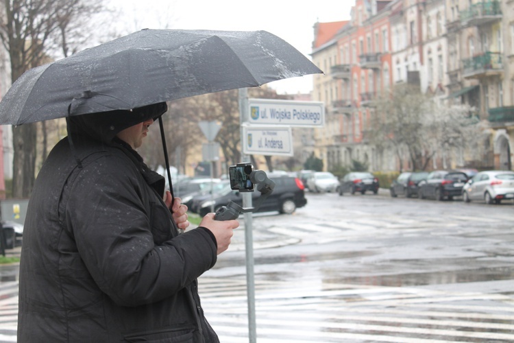 Do miasta i napotkanych ludzi