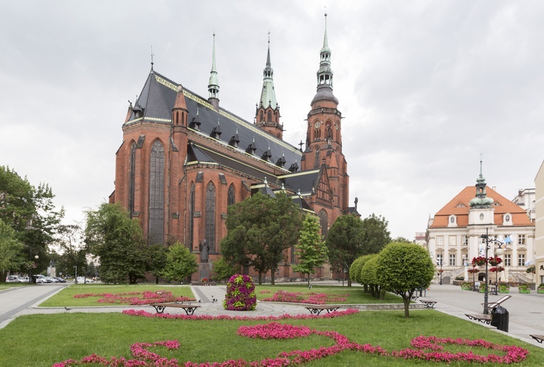 Kuria przypomina zarządzenia biskupa ordynariusza