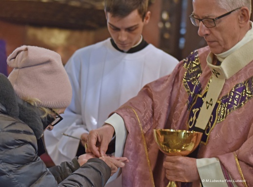 Abp Wiktor Skworc u Matki Boskiej Piekarskiej 