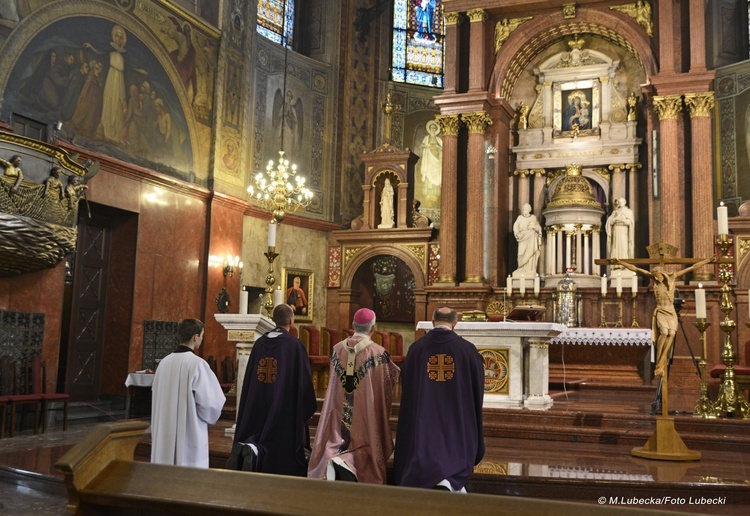 Abp Wiktor Skworc u Matki Boskiej Piekarskiej 