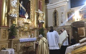 Z Panem Jezusem na ulicach Hałcnowa, wśród domostw parafian