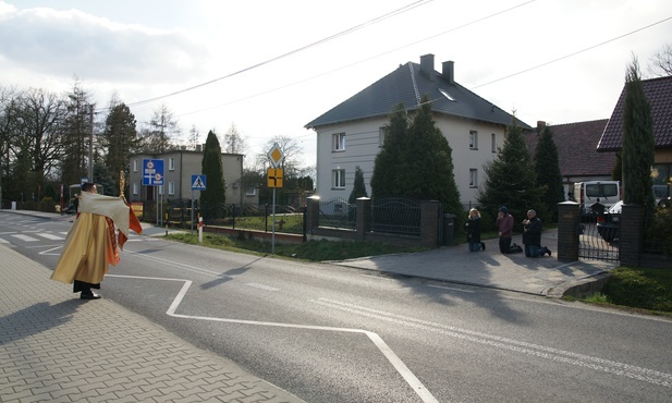 Zawsze szli do Jezusa. Teraz Jezus przyszedł do nich