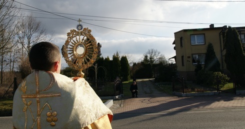 Zawsze szli do Jezusa. Teraz Jezus przyszedł do nich