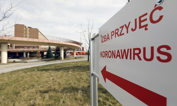 Kobieta z objawami zakażenia koronawirusem uciekła ze szpitala w Koninie