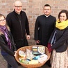 Parafia na Bielanach rozwozi seniorom posiłki
