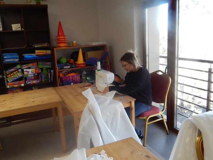 Maseczki i fartuchy z parafii