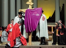 Wielki Piątek  w archikatedrze Chrystusa Króla  w Katowicach.