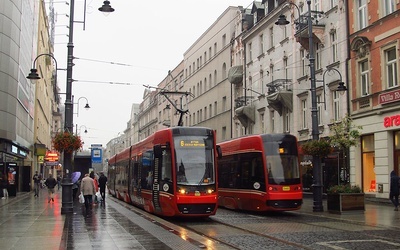 Pesa rekomenduje sposób zajmowania miejsc w tramwajach