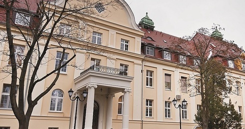 Koszalin. Zakażony koronawirusem pacjent w śpiączce farmakologicznej