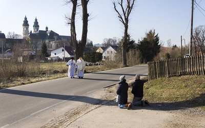 Krzeszów. Procesja z Najświętszym Sakramentem 