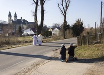 Krzeszów. Procesja z Najświętszym Sakramentem 