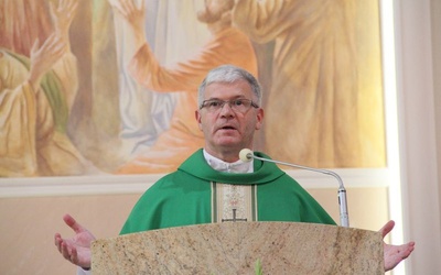 Ks. Marek Warchoł proboszczem parafii jest od prawie roku.