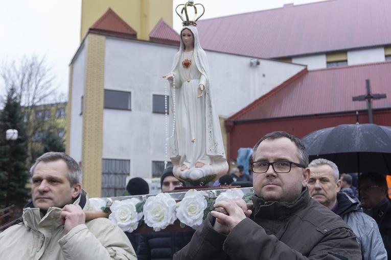 Męski Różaniec się nie zatrzymuje