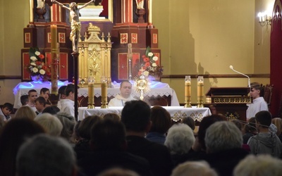 W parafii trwają też modlitwy o ustanie epidemii, które transmitowane są codziennie o 17.00 na profilu parafii.