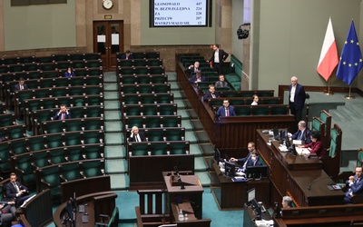 Sejm uchwalił specustawę o wsparciu dla firm w związku z epidemią 