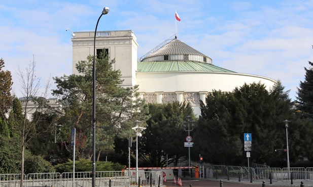 Sejm w ramach specustawy zmienił Kodeks wyborczy i ustawę o RDS 