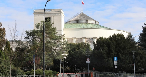 Sejm w ramach specustawy zmienił Kodeks wyborczy i ustawę o RDS 